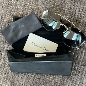 Dior blue lens rose gold frameless sunglasses. Stunning and stylish on!